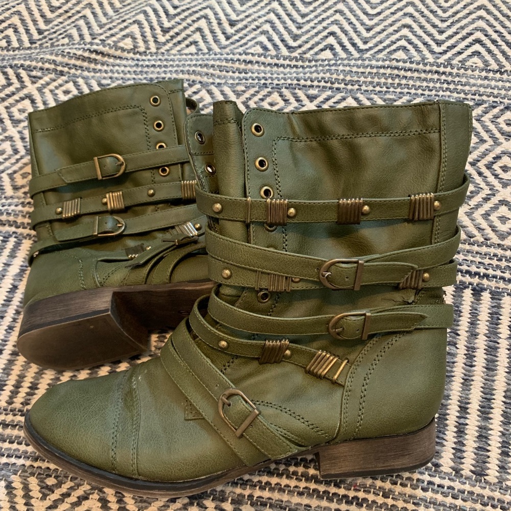 Women’s combat boots